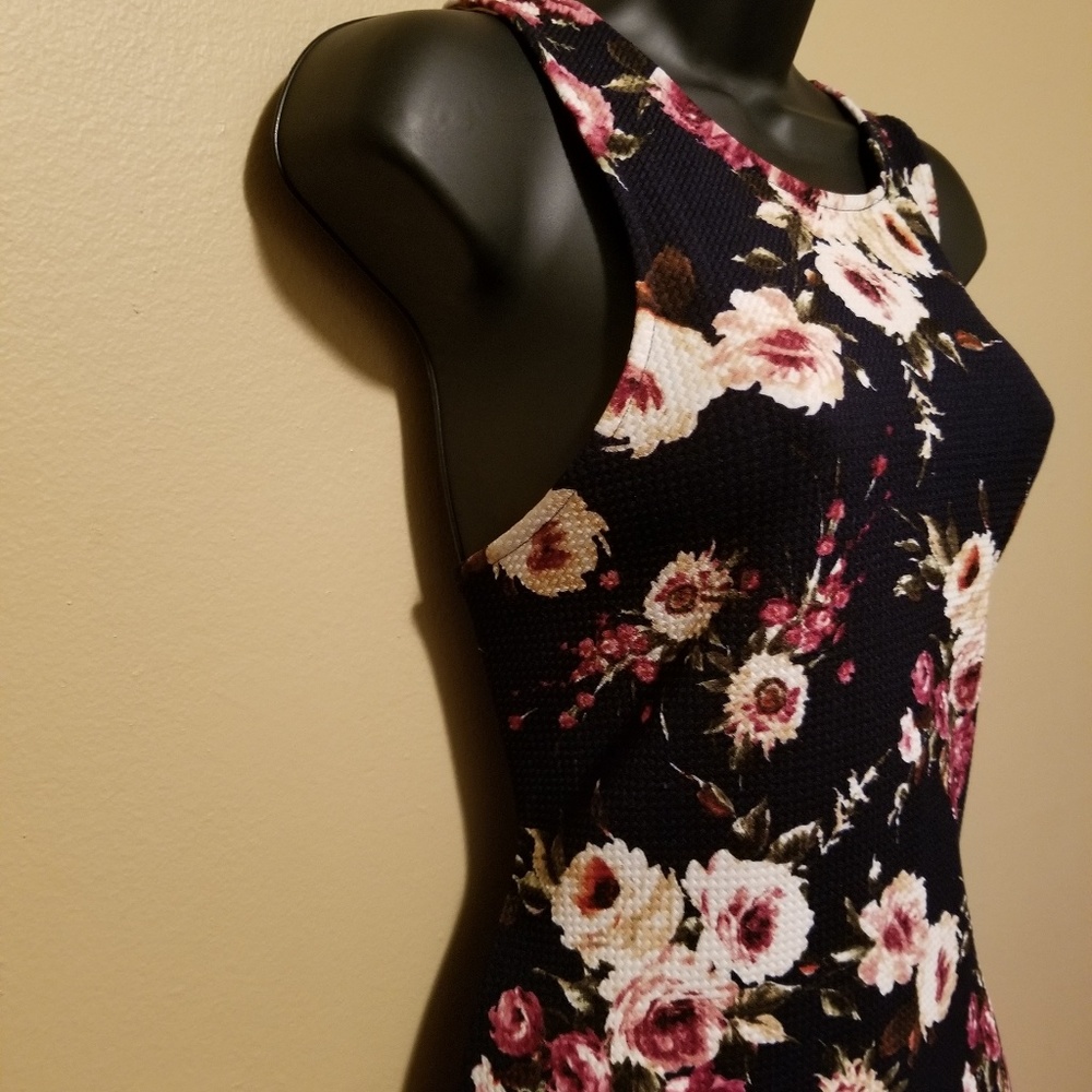 Dress - Picture 3 of 5